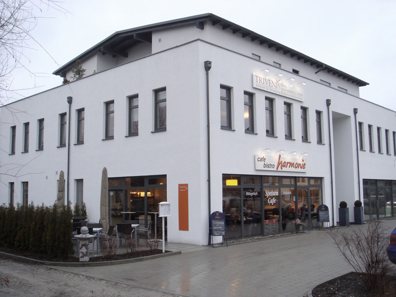 Gebäude Gröbenzell Außen.jpg, Lackiererei Geissler Kamin.jpg Holzinger